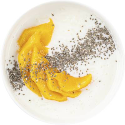 Рисовая каша на кокосовом молоке, с манго и семенами чиа