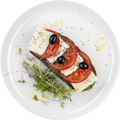 Брускетта Капрезе с брынзой, томатами и соусом Песто