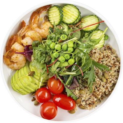 Боул с киноа, авокадо и креветками